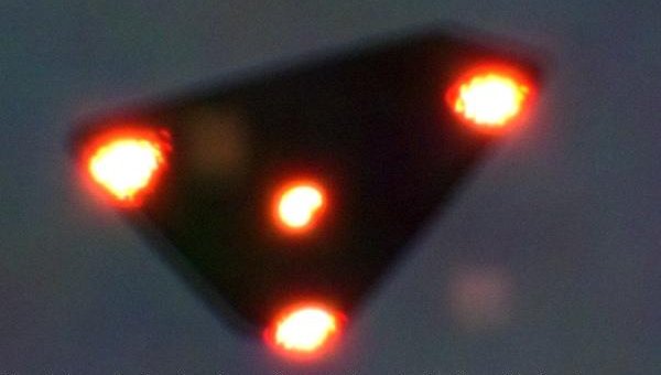 The famous Petit-Rechain 'black triangle' photograph, widely circulated during the 1989-1990 Belgian wave — its creator publicly admitted in 2011 that it was a hoax staged with a styrofoam model.