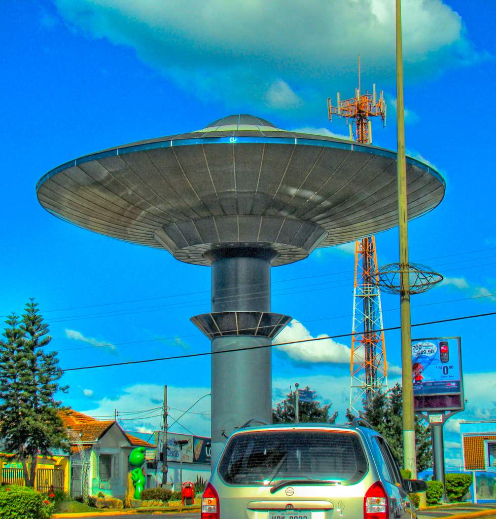 'Nave Espacial de Varginha' — the city's water tower, rebuilt in the shape of a flying saucer after the 1996 incident made Varginha a UFO-tourism destination.